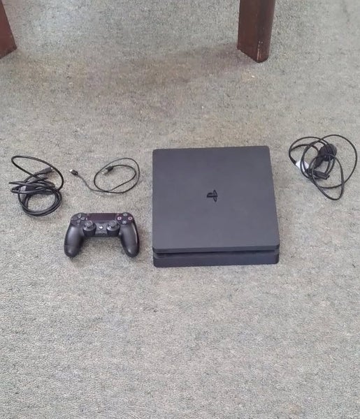 Playstation 4 with Controller63655008375681110