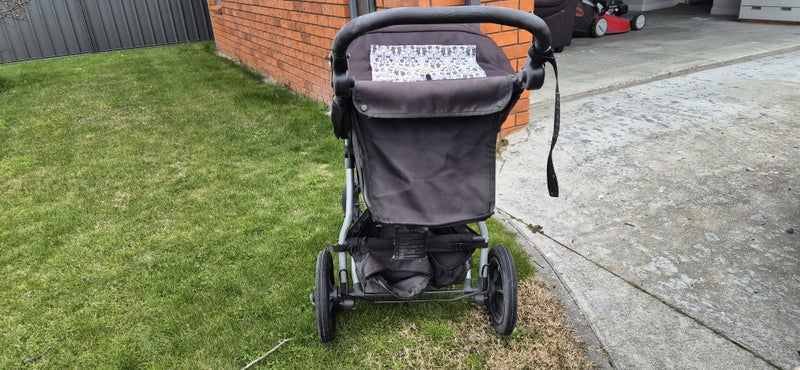 Mountain Buggy URBAN ***$1 RESERVE*** Carousel 2