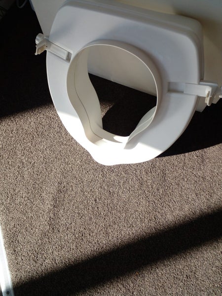 Savannah Raised toilet seat Carousel 3