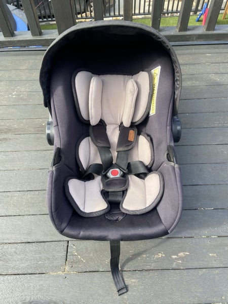 Edwards & Co baby capsule Carousel 1