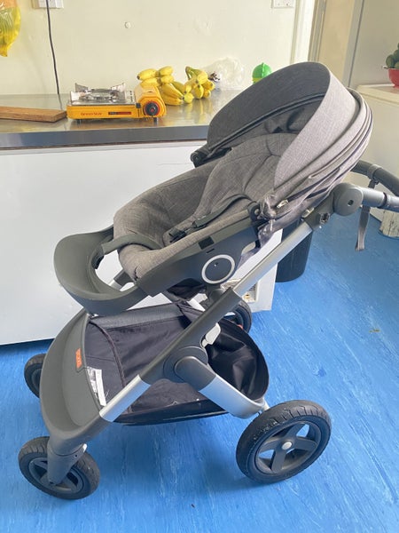 Stokke Trailz New Silver Frame Stroller + International Travel Casing Carousel 2