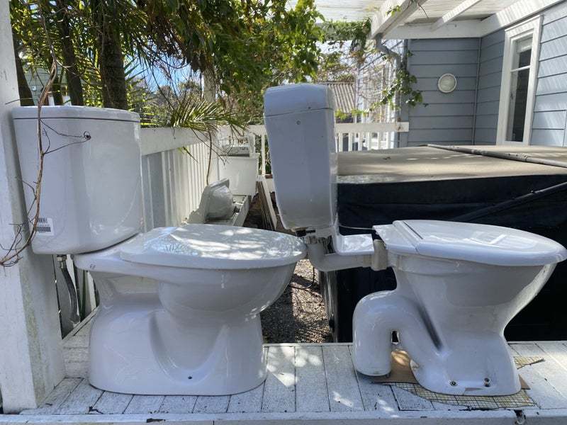 Toilet x 2 Carousel 1