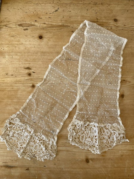 Circa 1900’s Gorgeous antique Honiton lace Lappet (Necktie) Carousel 1