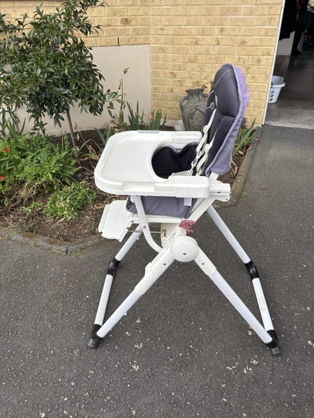 High chair Carousel 1