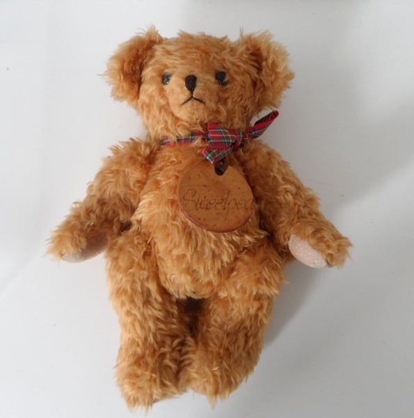 ROBIN RIVE - COLLECTABLE BEAR - SWEETPEA - NZ MADE Carousel 1