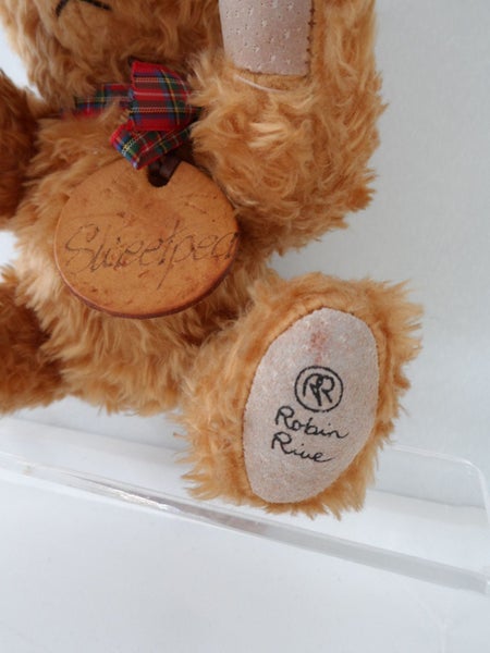 ROBIN RIVE - COLLECTABLE BEAR - SWEETPEA - NZ MADE Carousel 2