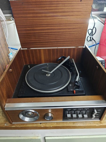 AIWA Radiola System 800 Tuner/Vinyl Player + AIWA Speakers *$1 RESERVE* Carousel 1