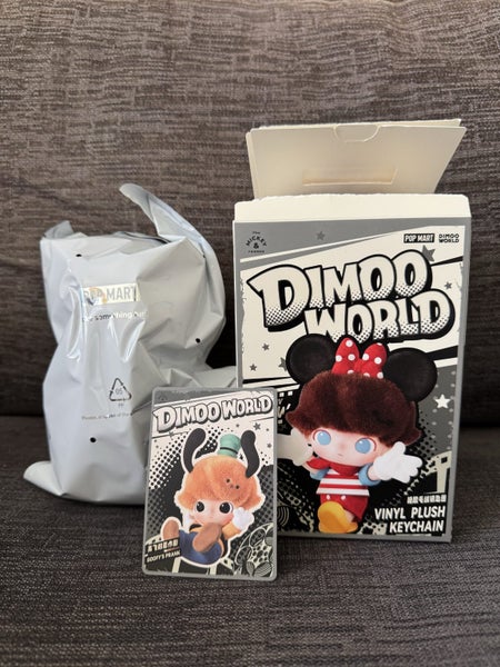 Dimoo World Disney - GOOFY'S PRANK Vinyl Plush Keychain Carousel 1