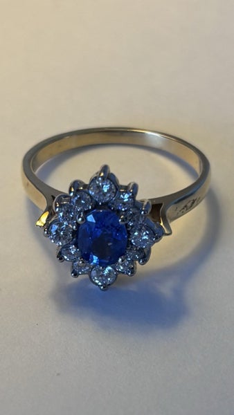 Sapphire and diamond cluster ring Carousel 2
