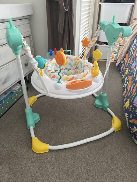 Baby activity centre or bouncer Carousel 1