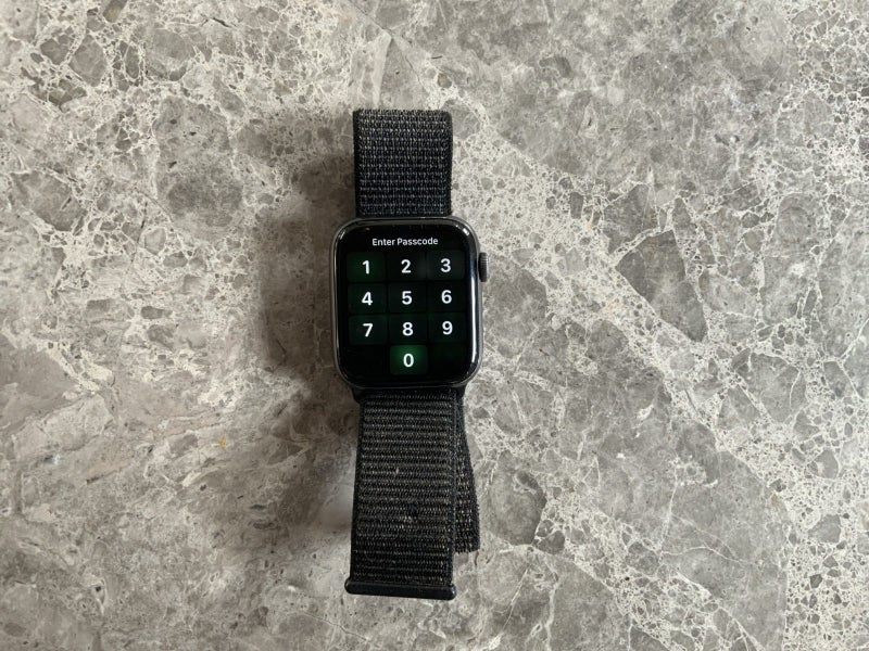 Apple Watch Series 4, 44mm Carousel 1
