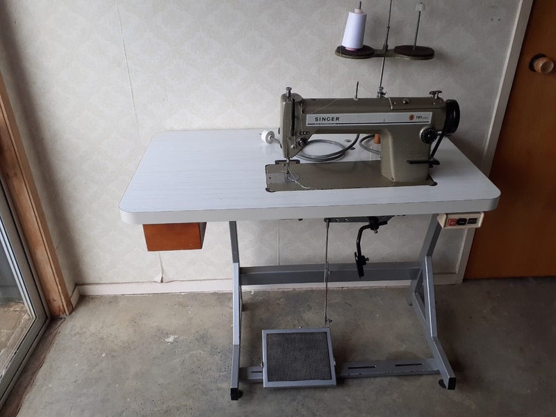 INDUSTRIAL SEWING MACHINE Singer 191D 300a Carousel 1