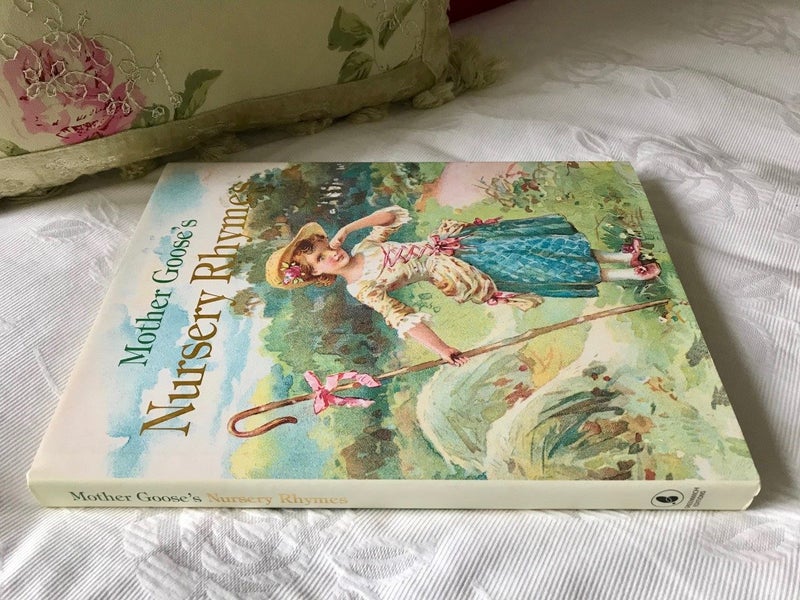 MOTHER GOOSE'S NURSERY RHYMES - a beautifully illustrated, large format book Carousel 2