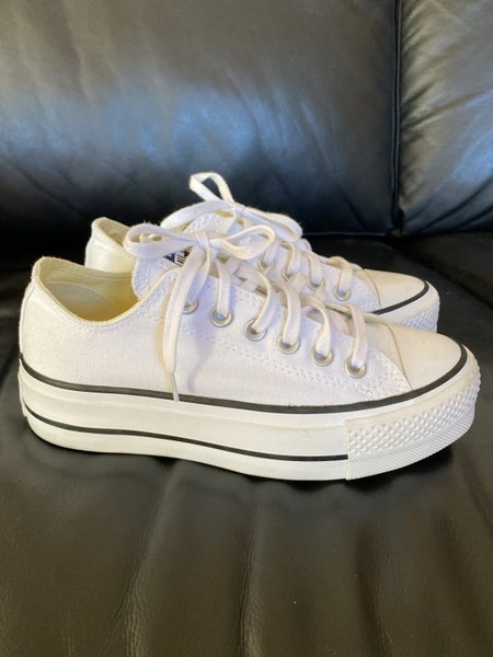Women’s Converse Sneakers Carousel 1