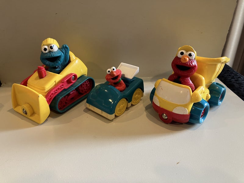 3 x Sesame Street Vehicles Carousel 1
