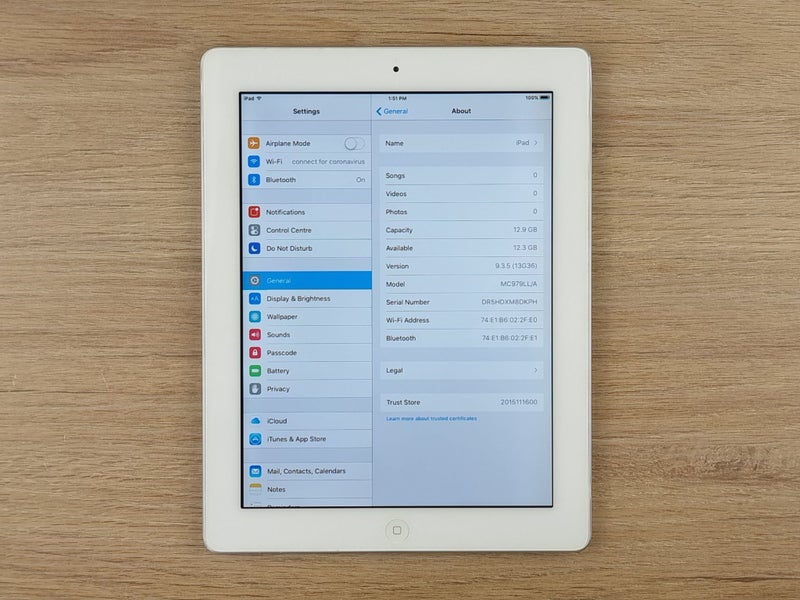 iPad 2 16GB in White Carousel 2