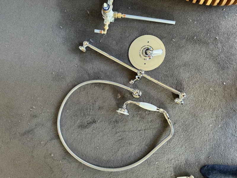 Perrin & Row slide shower set Carousel 2