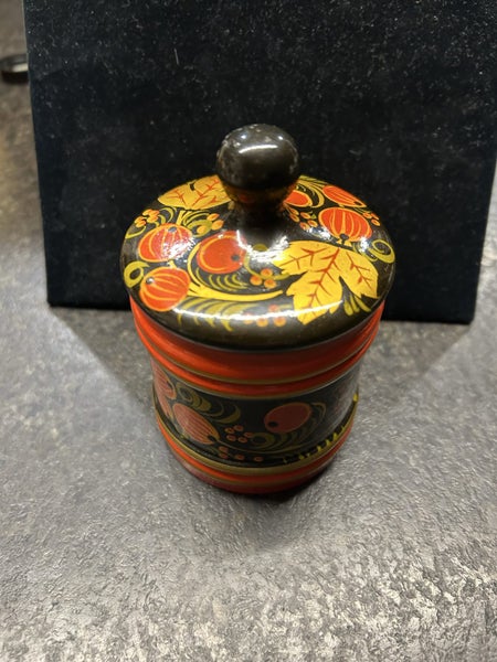 Painted lidded pot Carousel 1
