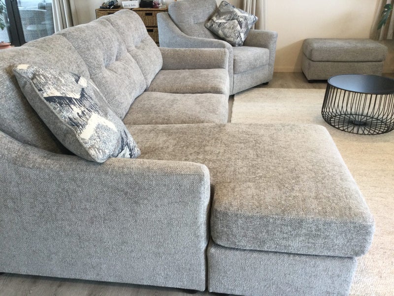 Gorgeous New lounge suite63617150317442111