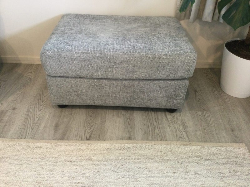 Gorgeous New lounge suite63617150317442113