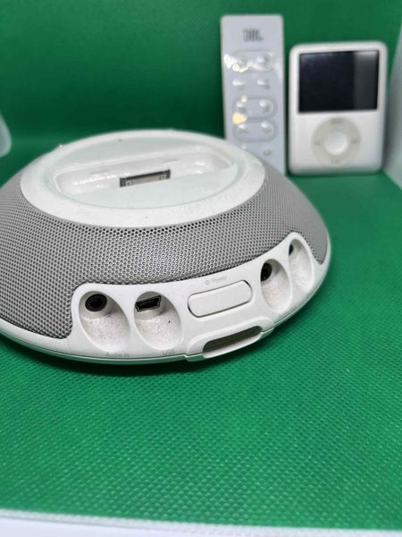 Apple iPod Nano A1236 4GB Silver and JBL Speaker Carousel 3