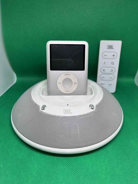 Apple iPod Nano A1236 4GB Silver and JBL Speaker Carousel 1