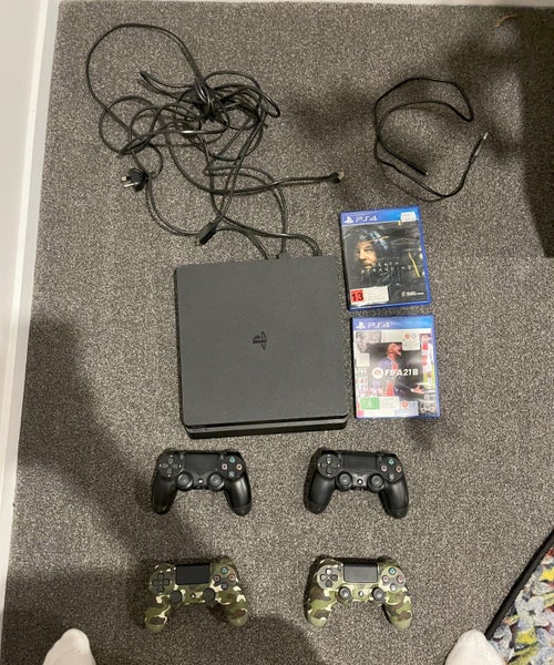Playstion 4 console and controllers Carousel 1