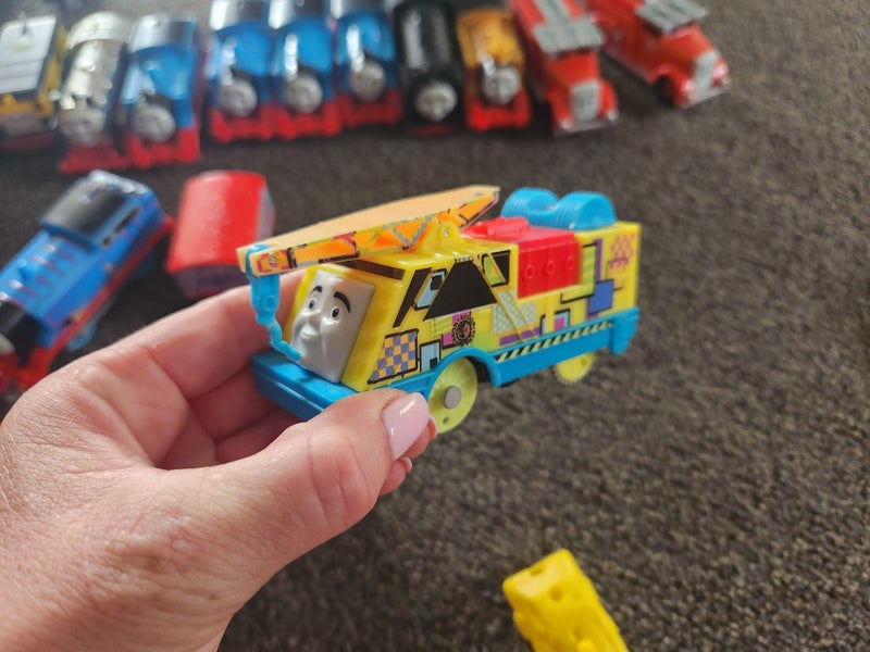 Thomas Trackmaster trains - Glow in the dark Kevin with uv lights Carousel 1