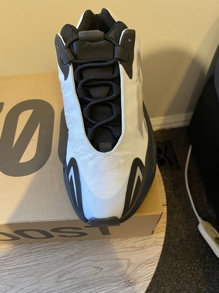 ADIDAS Yeezy Boost 700 MNVN - Sz 863617152909441114