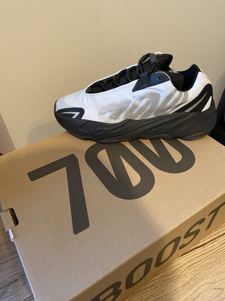 ADIDAS Yeezy Boost 700 MNVN - Sz 863617152909441111