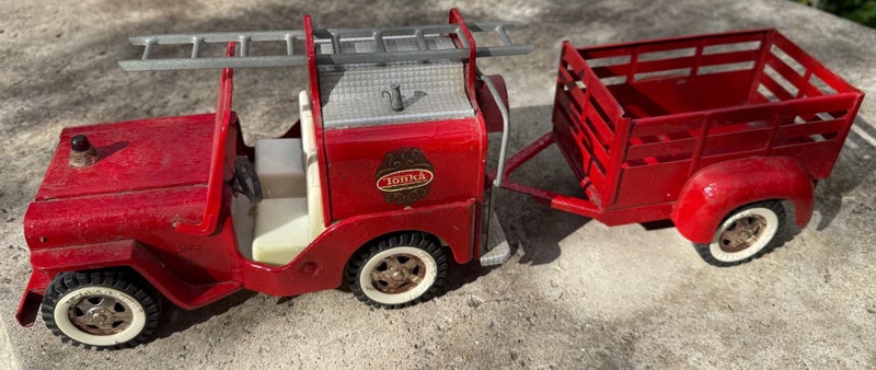 Tonka Fire Jeep and Trailer Carousel 1