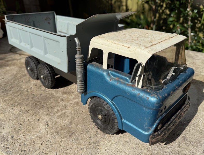 Marx Tip Truck Carousel 2