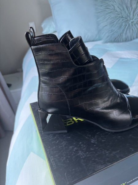 Stunning Bresley Boots Carousel 4