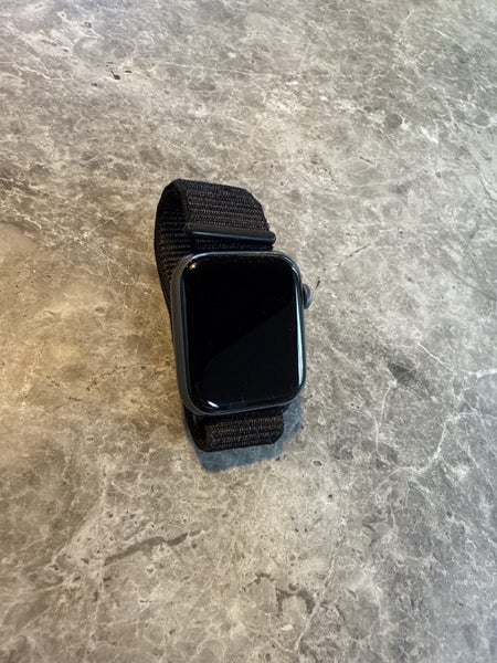 Apple Watch Series 4, 44mm Carousel 4