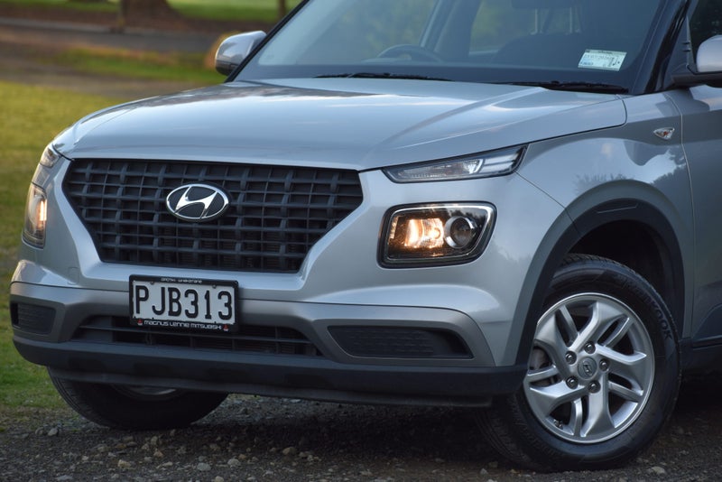 2022 Hyundai Venue Low kms / Safe / Economical63613525512577111