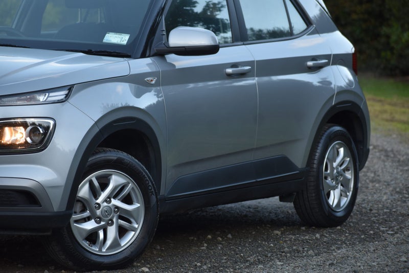 2022 Hyundai Venue Low kms / Safe / Economical63613525512577112