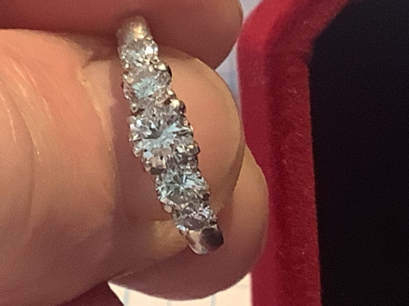 1 ct NATURAL DIAMOND AND PLATINUM RING Carousel 2