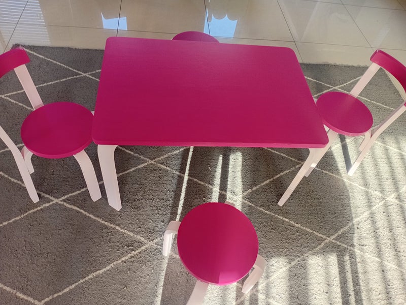 Childrens table and chairs Carousel 1