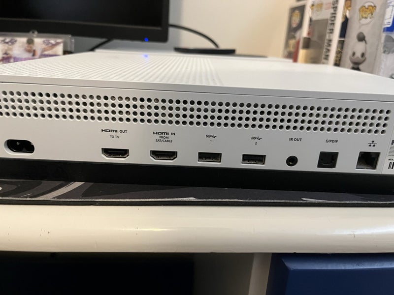 Xbox One S Console + One Controller (500 GB)63617296019329112