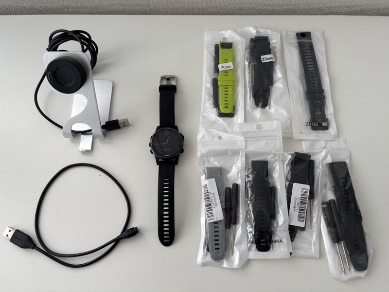 Garmin Fenix 5S Plus Sapphire - Black Carousel 1