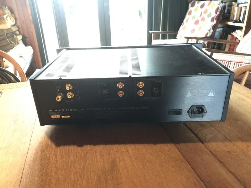Plinius Model14 phono preamplifier Carousel 2