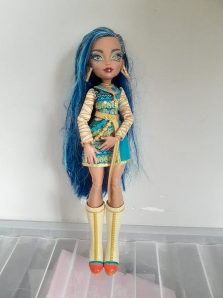 Monster High G3 Cleo de Nile Doll Carousel 1