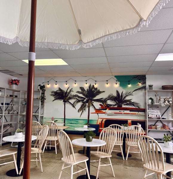 Cafe & Ice-Creamery in Snells Beach Carousel 1
