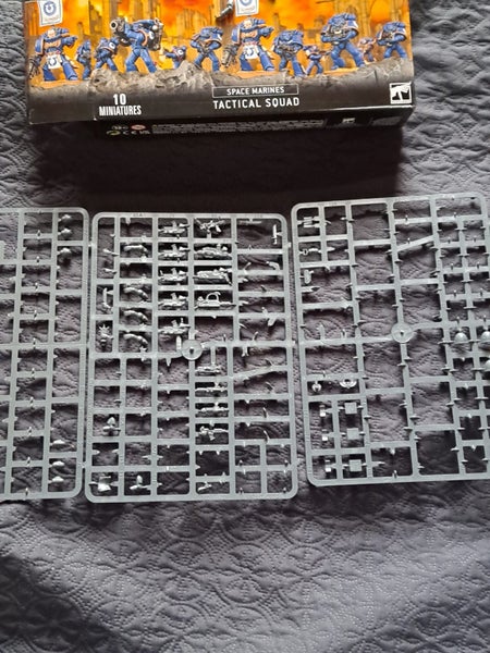 Warhammer 40k, spare parts for the space marines tactical squad. Carousel 5