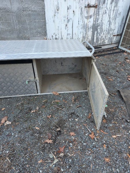 DOG box for ute63667592117633110