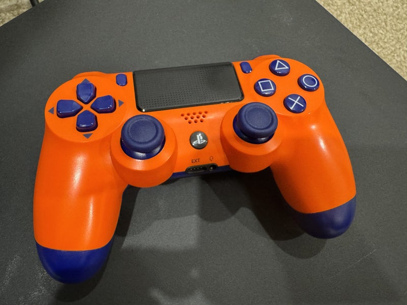 PS4 Pro, 2 controllers, 12 games Carousel 8