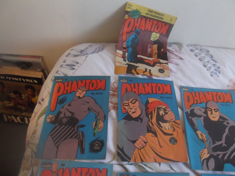 PHANTOM COMICS x 25 Carousel 10