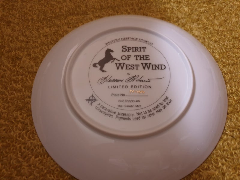 Beautiful display fine porcelain plate bordered 24carat gold Spirit of West Wind Carousel 4