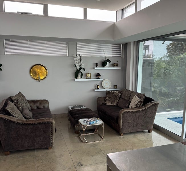 Stunning Luxury Couch - Excellent condition, 3 & 2 seater with Ottoman63617308371074112
