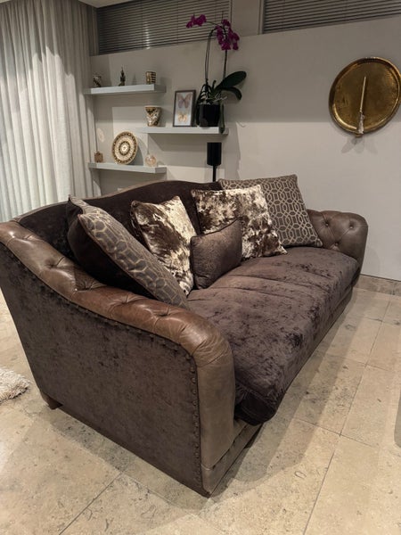 Stunning Luxury Couch - Excellent condition, 3 & 2 seater with Ottoman63617308371074113